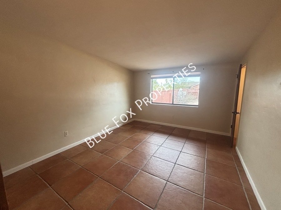 729 N Alamo Avenue property image