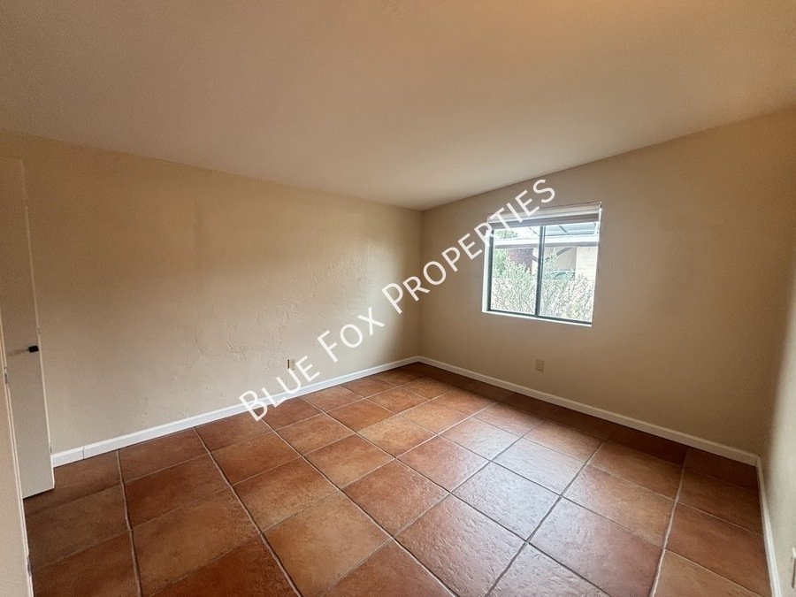 729 N Alamo Avenue property image