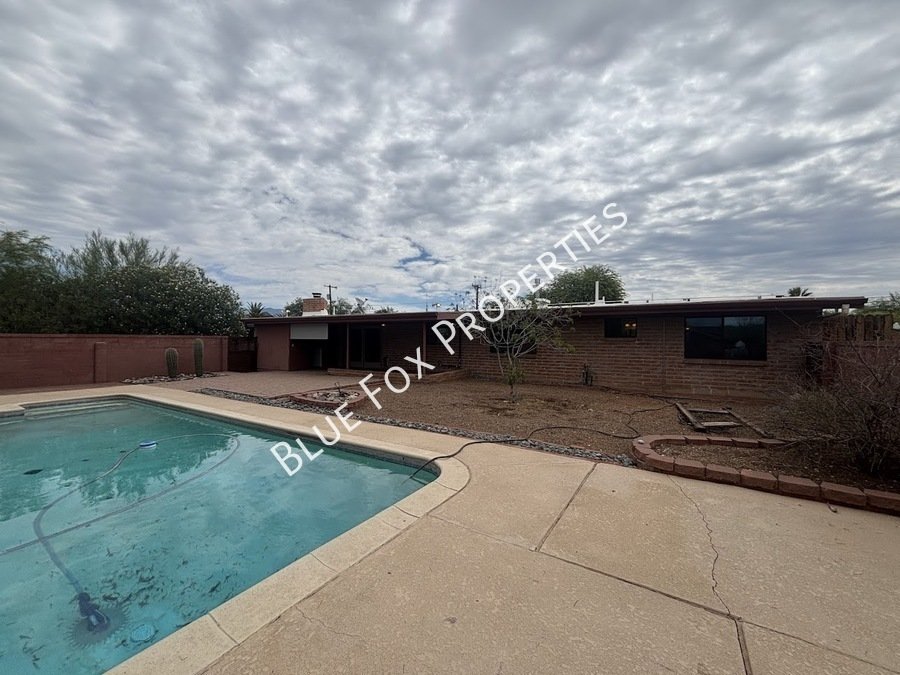 729 N Alamo Avenue property image