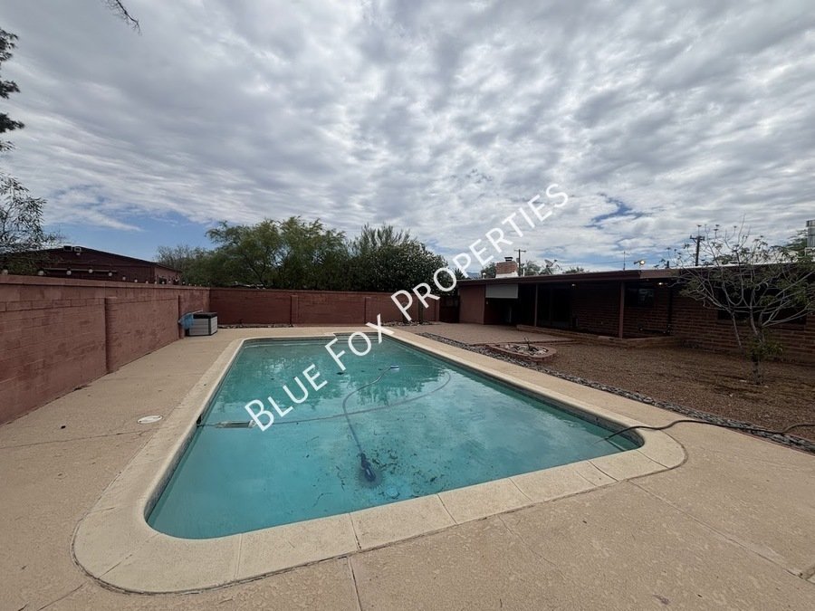 729 N Alamo Avenue property image