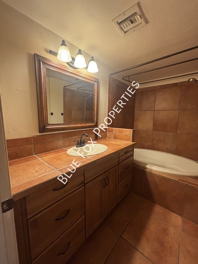 729 N Alamo Avenue property image