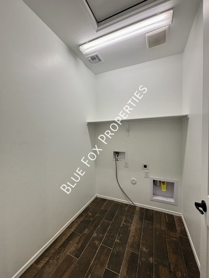 12013 E Ryscott Cir property image