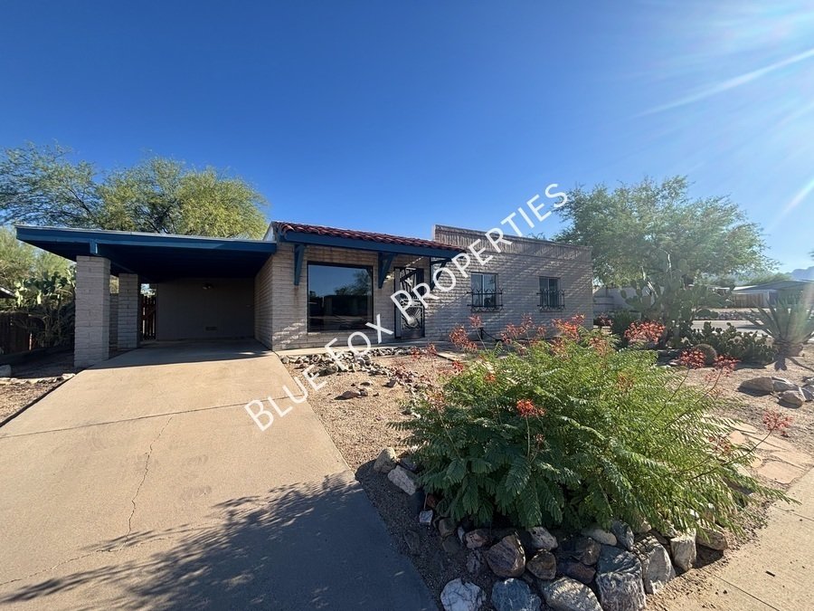 2780 West Vía Del Santo property image