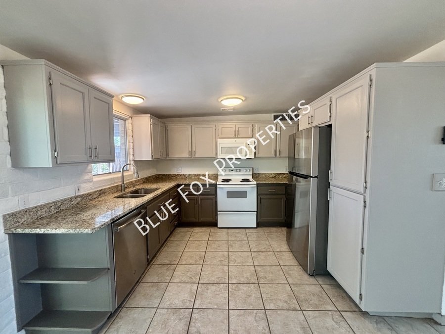2780 West Vía Del Santo property image