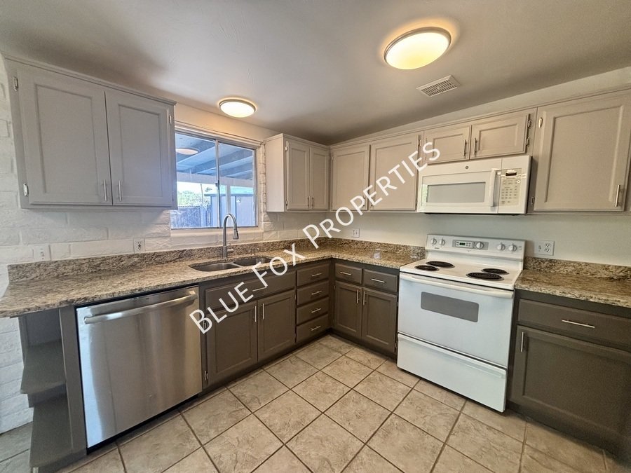 2780 West Vía Del Santo property image