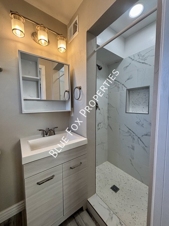 5711 East 13th Street property image