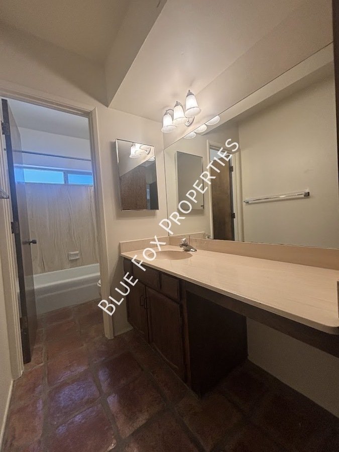 2 Bedroom, 2 Bathroom in the Santa Catalina Estates property image