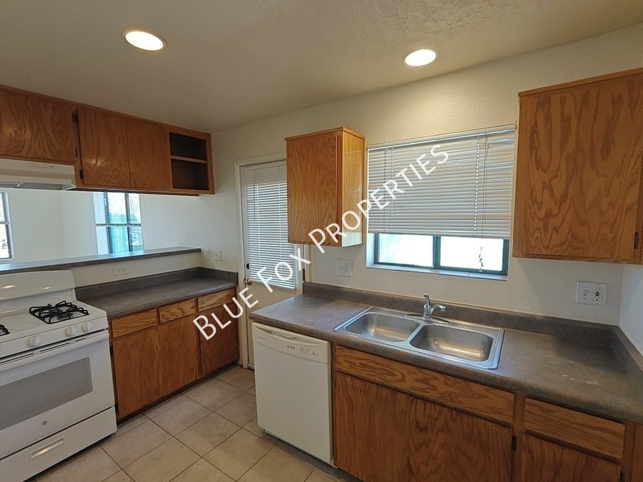 3318 E Bellevue St, Unit B property image