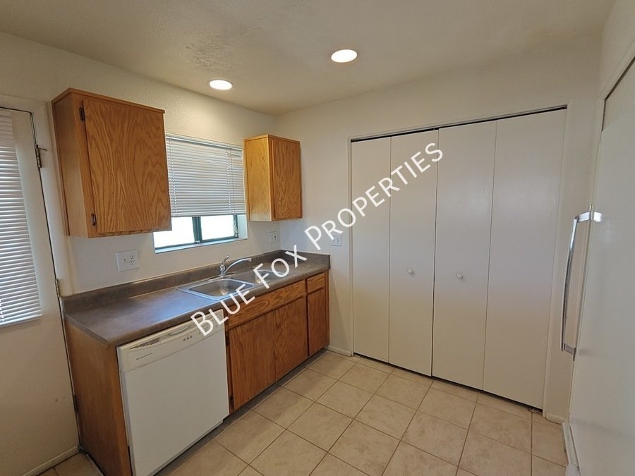 3318 E Bellevue St, Unit B property image