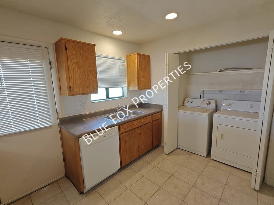 3318 E Bellevue St, Unit B property image