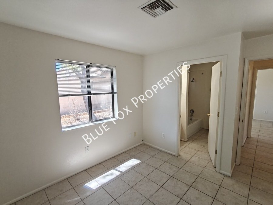 3318 E Bellevue St, Unit B property image