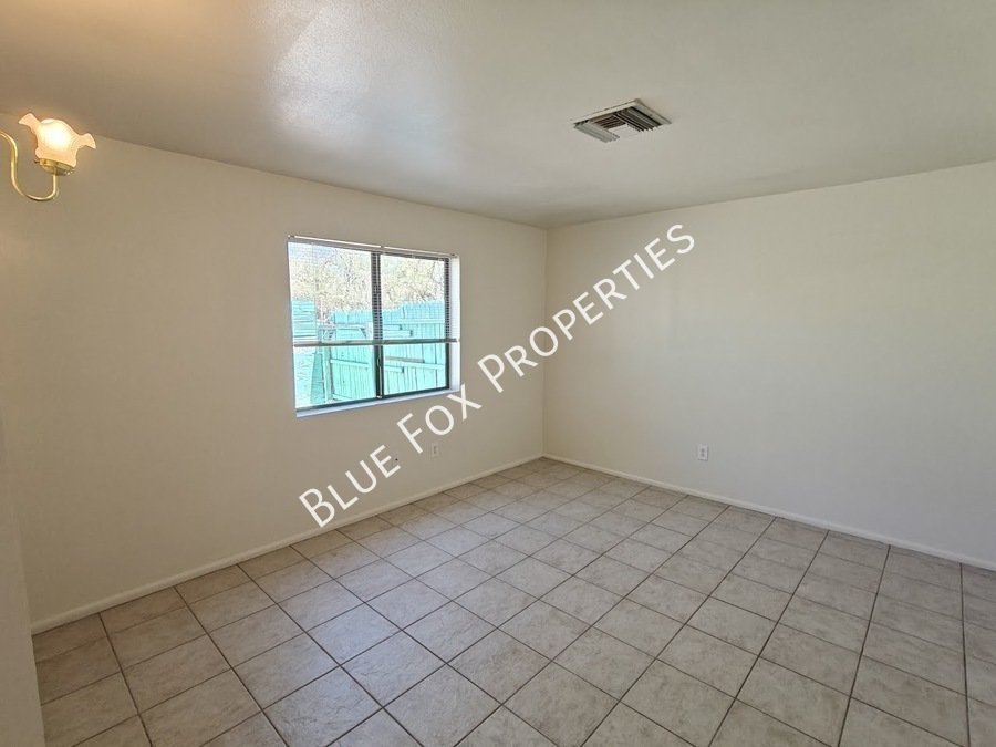 3318 E Bellevue St, Unit B property image