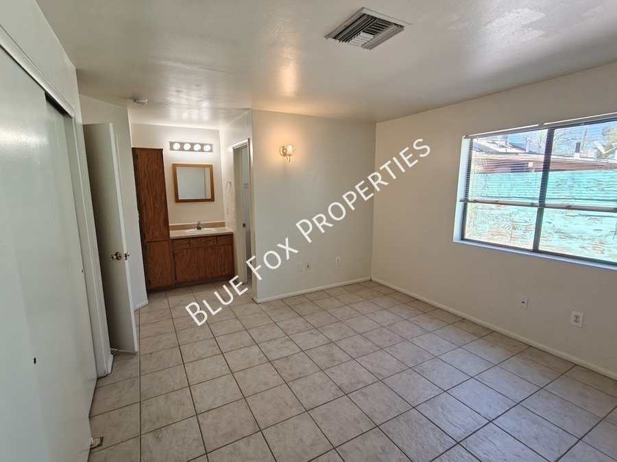 3318 E Bellevue St, Unit B property image