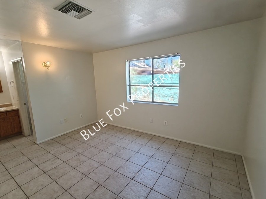 3318 E Bellevue St, Unit B property image