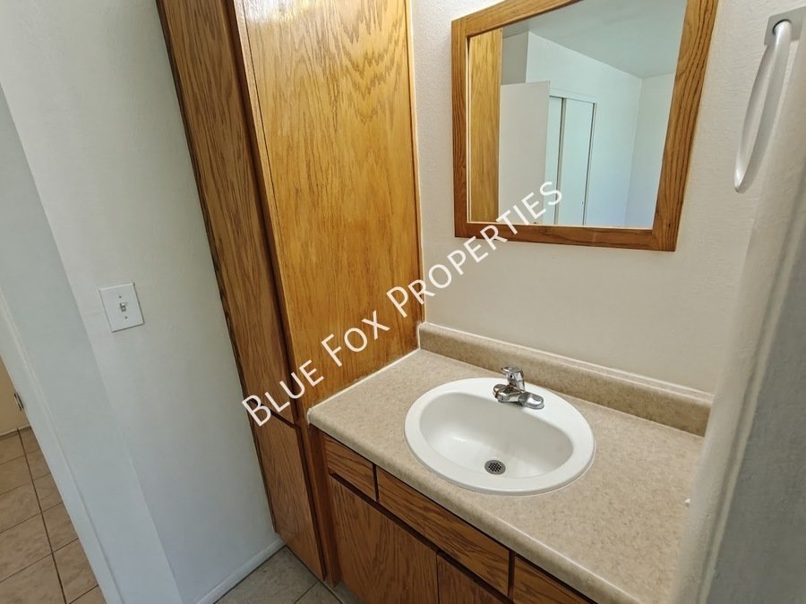 3318 E Bellevue St, Unit B property image