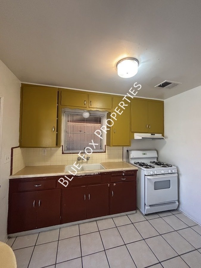 949 N Montezuma Avenue Unit 1 property image