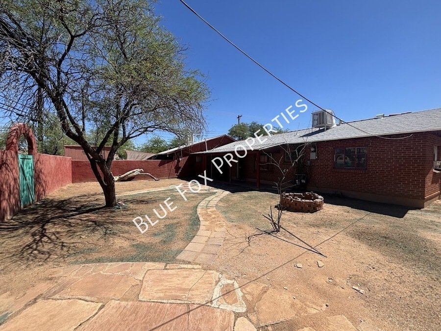 949 N Montezuma Avenue Unit 1 property image