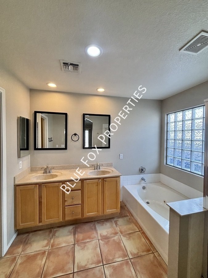 10163 E Falcon Point Dr property image