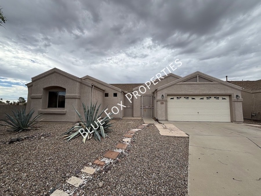 East Side 4 Bed + LARGE Backyard! property image