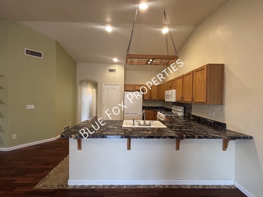 East Side 4 Bed + LARGE Backyard! property image