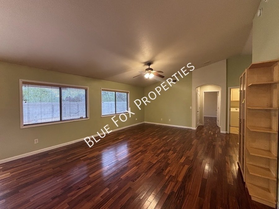 East Side 4 Bed + LARGE Backyard! property image