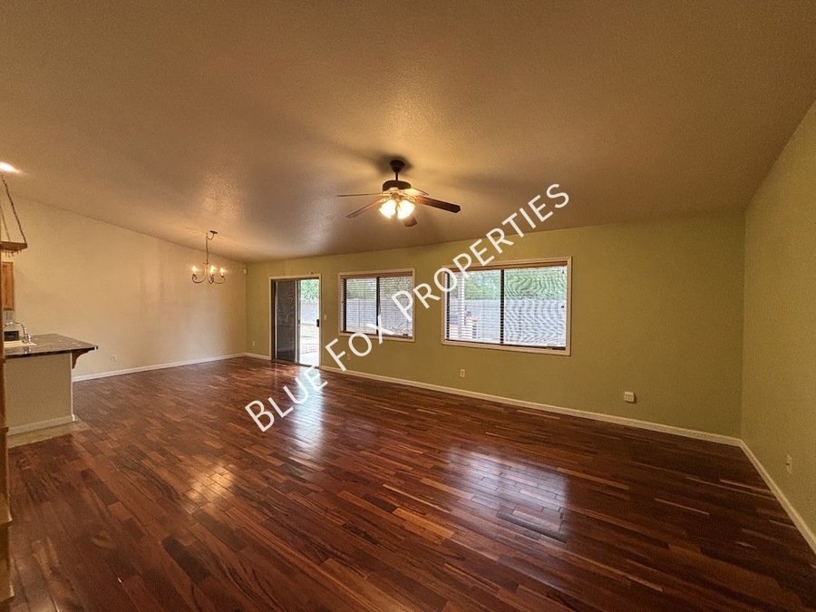 East Side 4 Bed + LARGE Backyard! property image