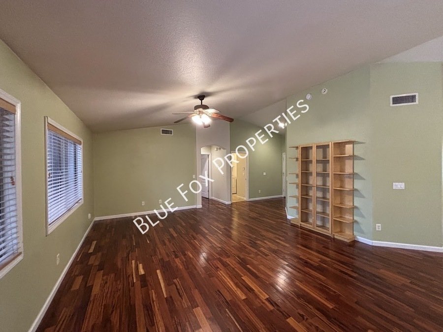 East Side 4 Bed + LARGE Backyard! property image