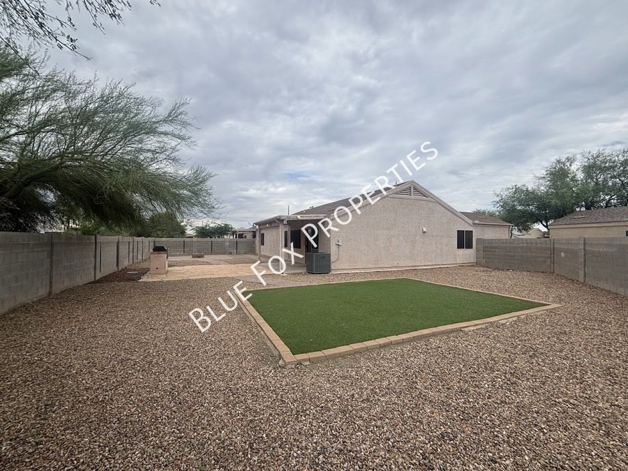 East Side 4 Bed + LARGE Backyard! property image
