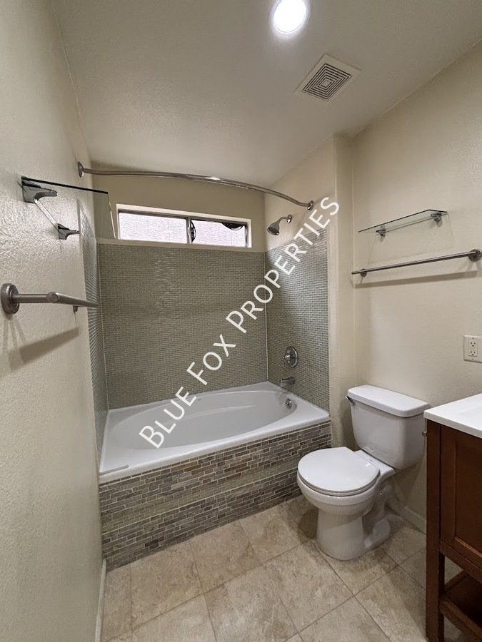 East Side 4 Bed + LARGE Backyard! property image