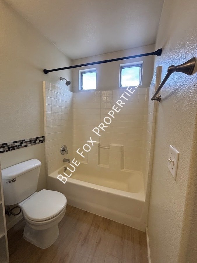East Side 4 Bed + LARGE Backyard! property image