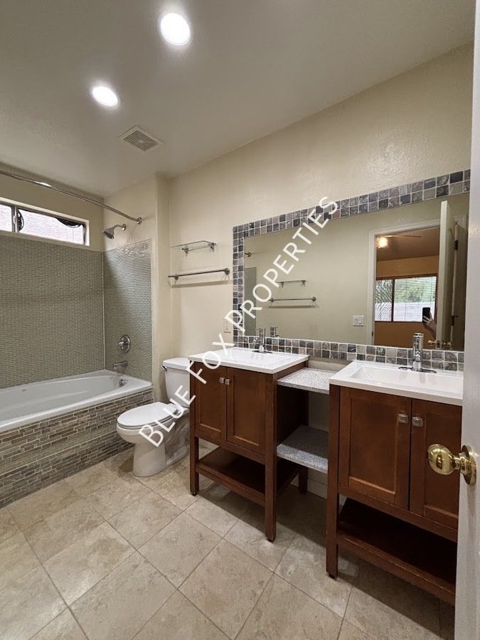 East Side 4 Bed + LARGE Backyard! property image