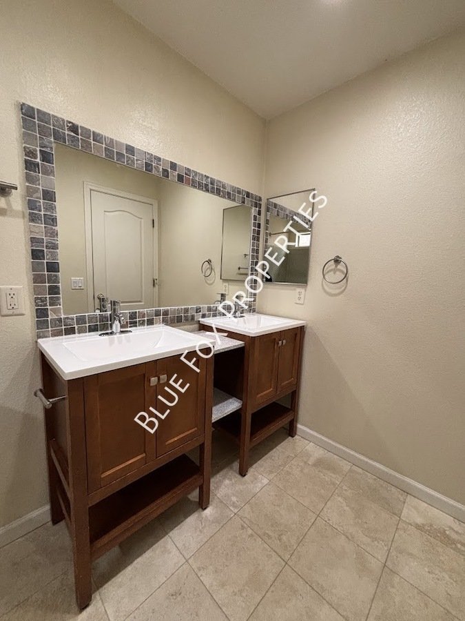 East Side 4 Bed + LARGE Backyard! property image