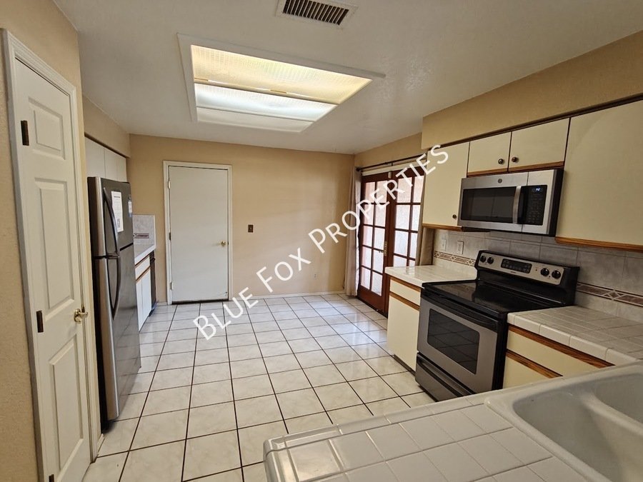 Bright open spaces in this stunning home!  Views, views and more views! property image