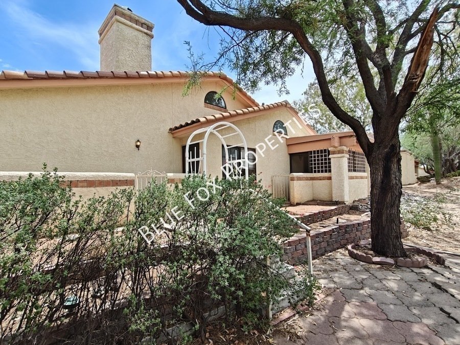 Bright open spaces in this stunning home!  Views, views and more views! property image