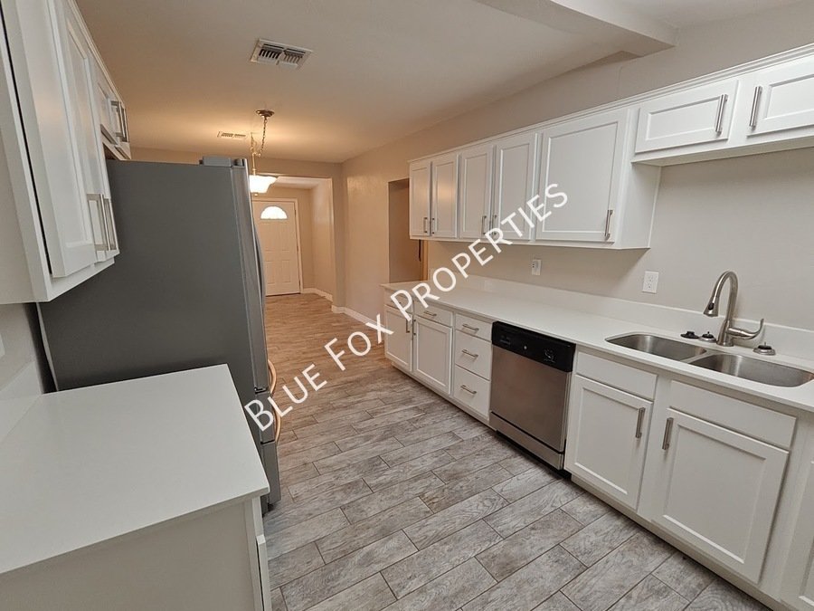Limited time!  $799 off the first months rent, until Aug 16th.  619 S Highland Avenue property image