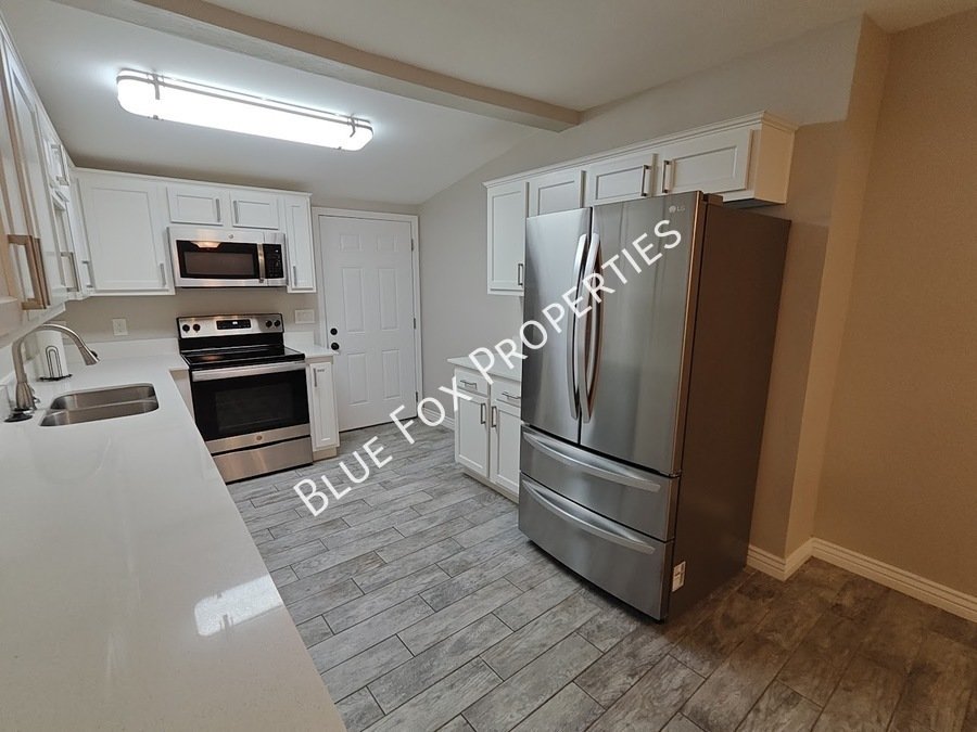 Limited time!  $799 off the first months rent, until Aug 16th.  619 S Highland Avenue property image