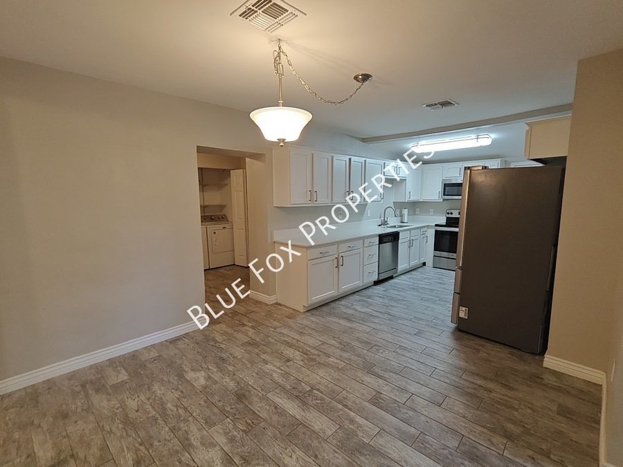 Limited time!  $799 off the first months rent, until Aug 16th.  619 S Highland Avenue property image