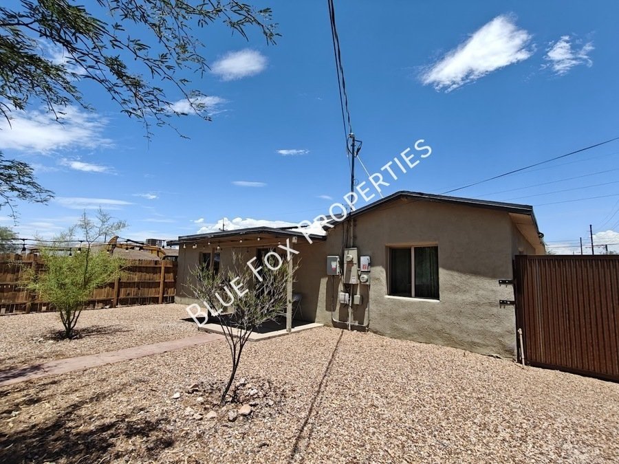 Limited time!  $799 off the first months rent, until Aug 16th.  619 S Highland Avenue property image