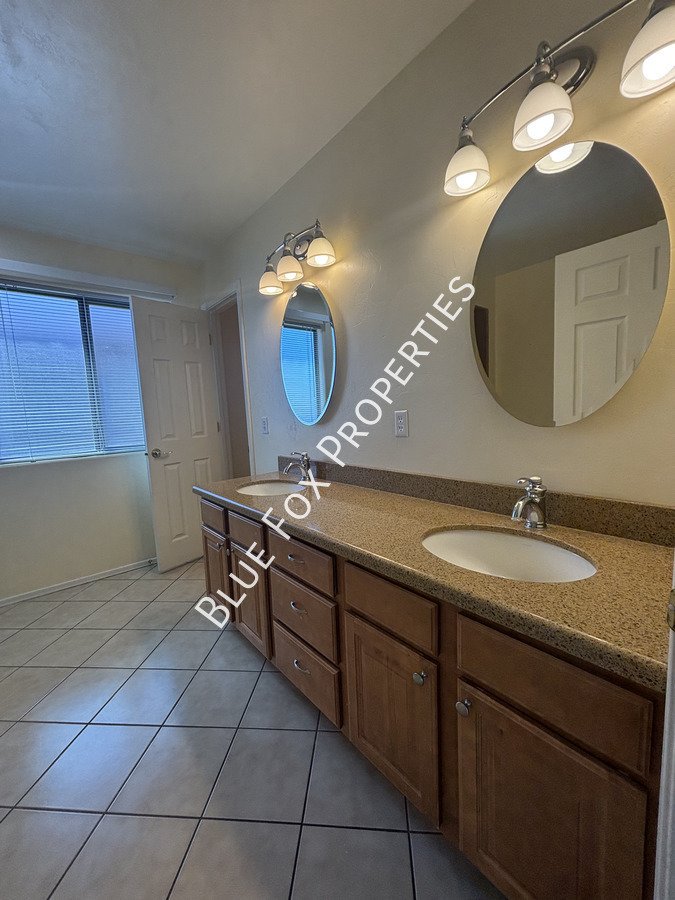 7135 S Oakbank Drive property image