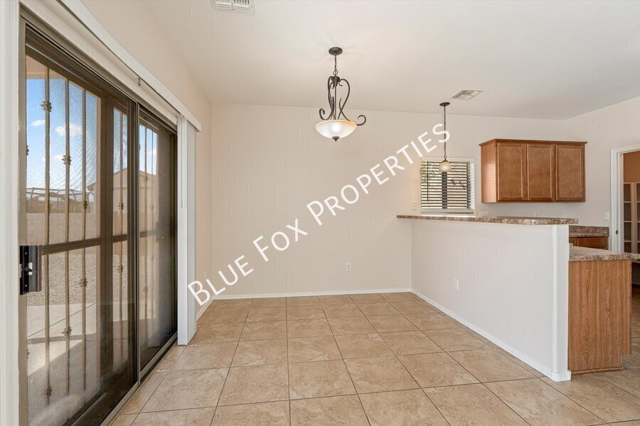 3 bed, 2.5 bath home in the Southwest side property image