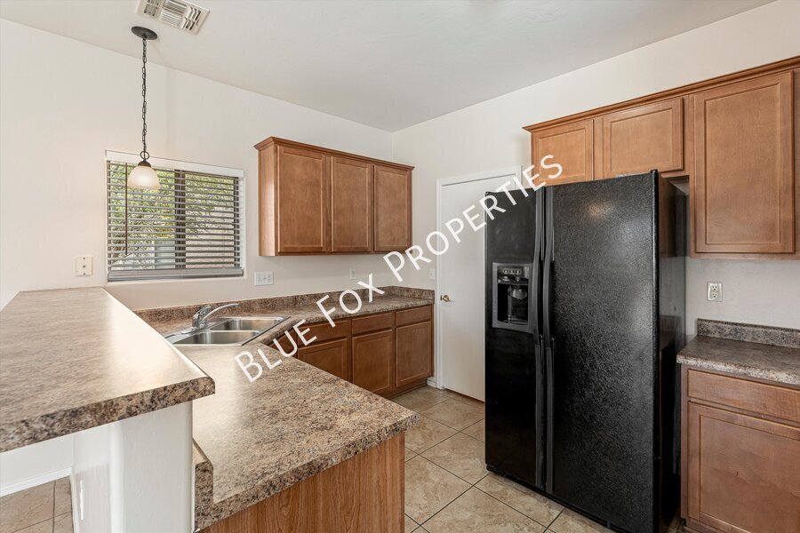 3 bed, 2.5 bath home in the Southwest side property image