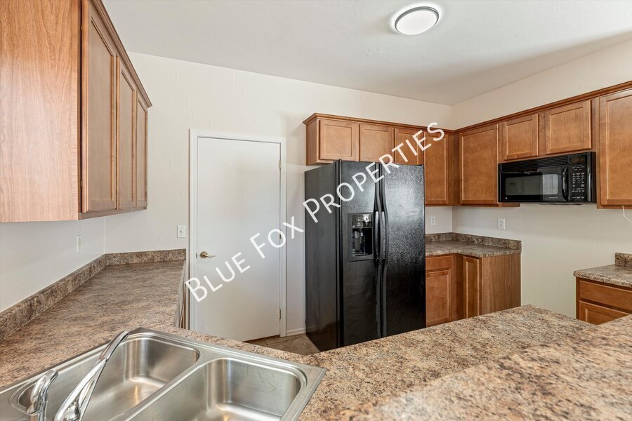 3 bed, 2.5 bath home in the Southwest side property image