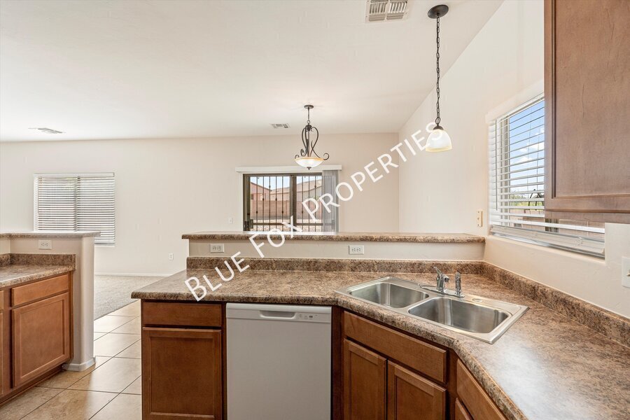3 bed, 2.5 bath home in the Southwest side property image