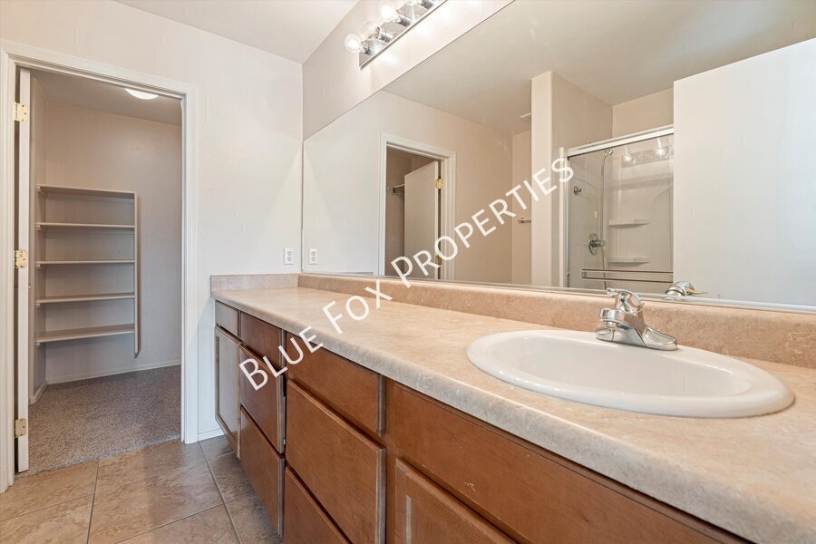 3 bed, 2.5 bath home in the Southwest side property image