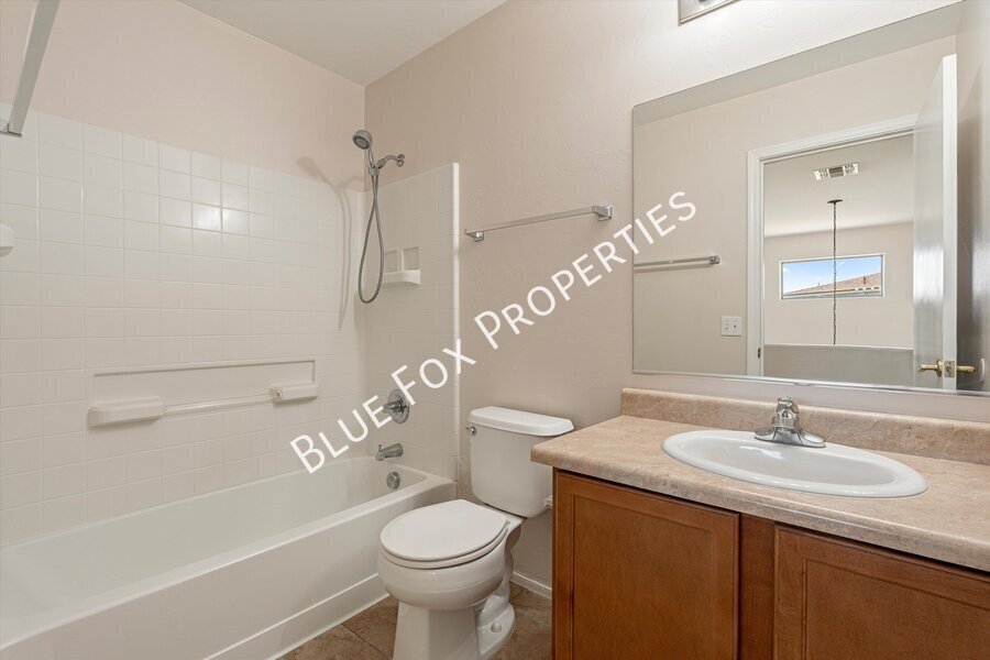 3 bed, 2.5 bath home in the Southwest side property image