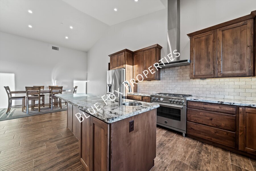 13037 N Red Quail Place property image