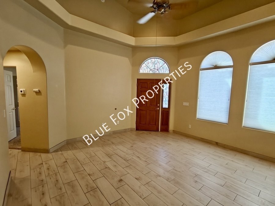 2353 W Via Di Silvio property image