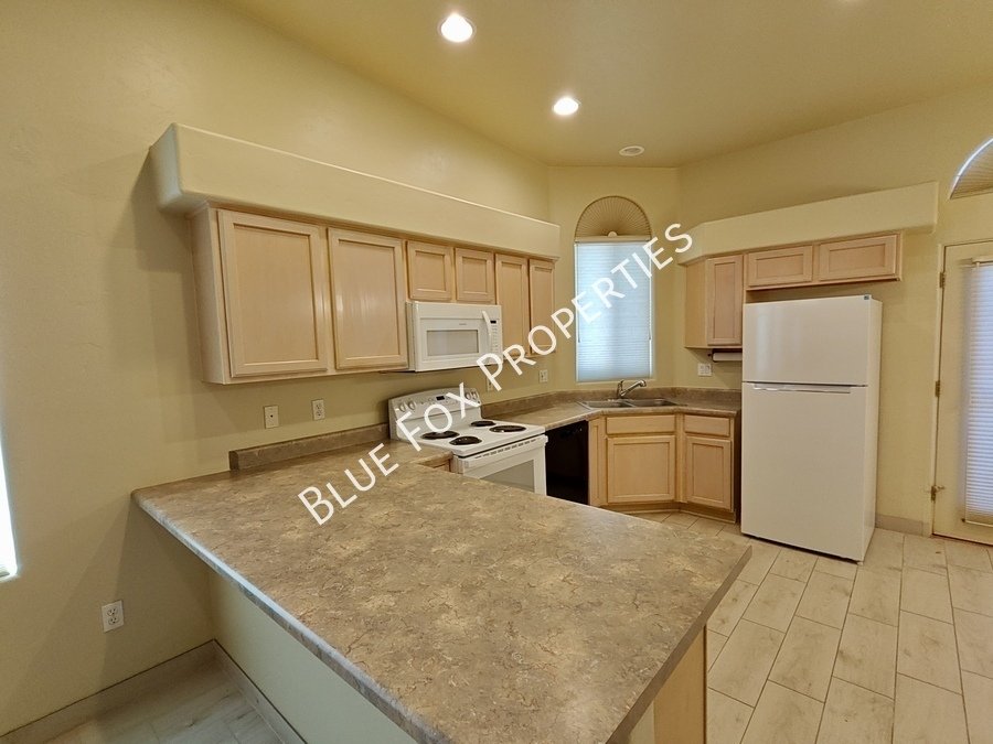 2353 W Via Di Silvio property image