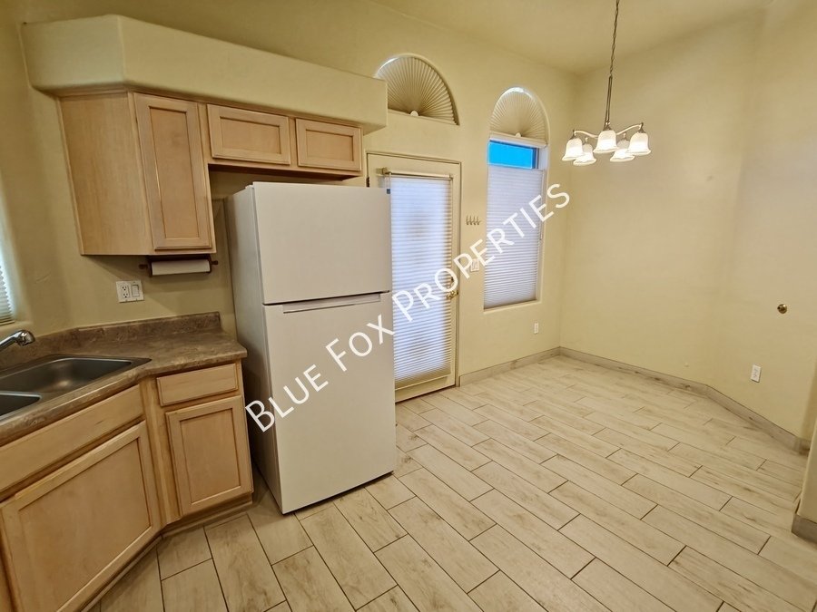 2353 W Via Di Silvio property image