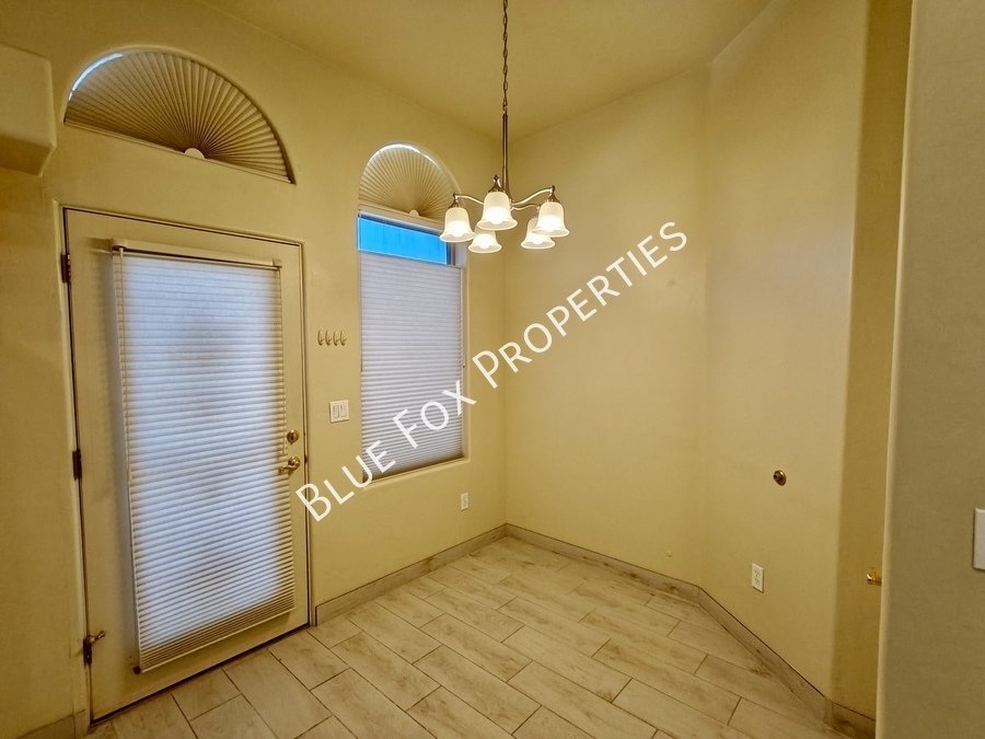 2353 W Via Di Silvio property image